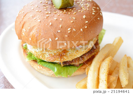 おいしいハンバーガー おいしいハンバーガー 25194641