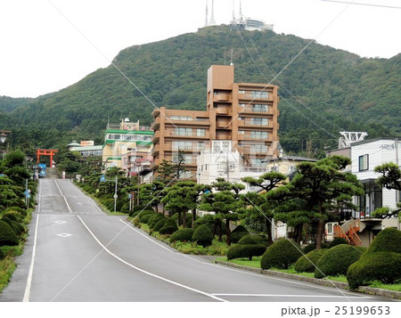函館の風景 護国神社坂と函館山 函館の風景 護国神社坂と函館山 25199653
