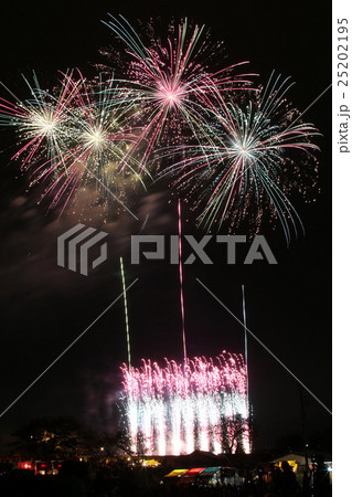土浦全国花火競技大会　スターマイン 25202195