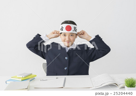 気合を入れる受験生 気合を入れる受験生 25204440