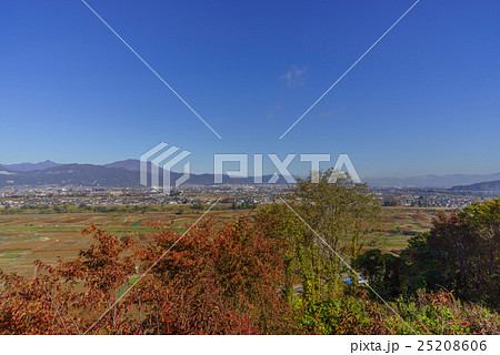 妻女山に建つ展望台からみた風景 25208606