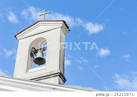 Small bell tower with a bell 25211071