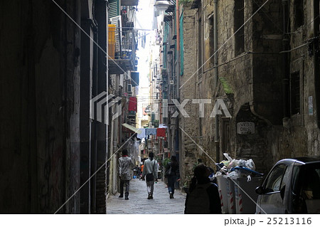 ナポリの洗濯物 25213116