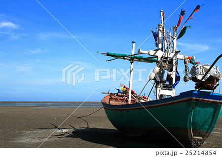 Fishing boats at the beach with blue sky Fishing boats at the beach with blue sky 25214854