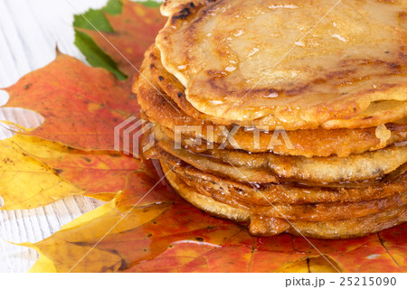 pancakes with maple syrup on autumn leaves 25215090