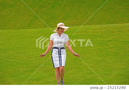 Woman in hat 25215290