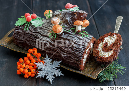 Traditional Christmas cake. 25215469