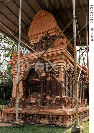 ベトナム中部にあるミーソン遺跡（ミーソン聖域）の修復された建物 25218555