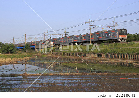 見沼田んぼを行く武蔵野線205系 見沼田んぼを行く武蔵野線205系 25218641