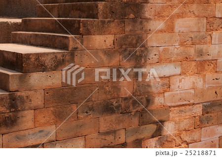 ベトナム中部にあるミーソン遺跡(ミーソン聖域)の修復工事を終えた建物 ベトナム中部にあるミーソン遺跡(ミーソン聖域)の修復工事を終えた建物 25218871