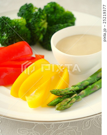 バーニャカウダ　クリームディップ　（縦位置アップ） 25219377