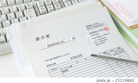 請求書 ビジネスシーン ビジネスイメージ オフィス 請求書在中 請求書 ビジネスシーン ビジネスイメージ オフィス 請求書在中 25219662
