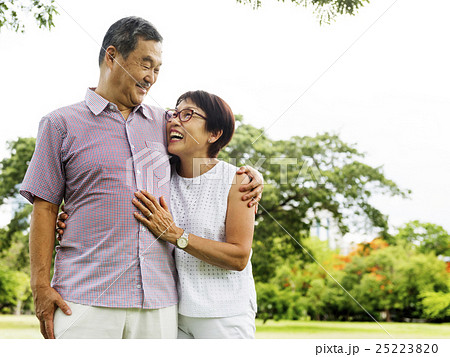 Embrace Husband Wife Affection Adore Emotion Concept Embrace Husband Wife Affection Adore Emotion Concept 25223820