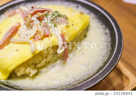 Rice with cheese omelet Rice with cheese omelet 25226943
