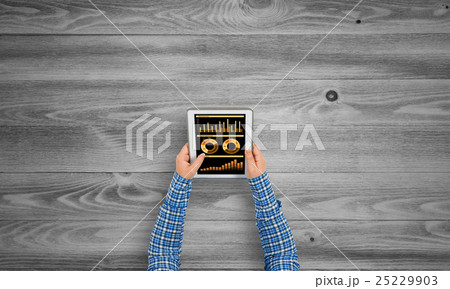 Using financial application Using financial application 25229903
