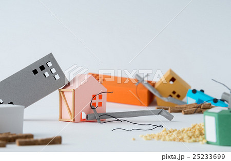 自然災害　地震　無電柱化　倒壊　ペーパークラフト 25233699