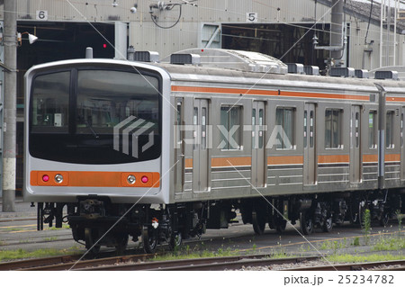 大宮総合車両センターにて検査中の武蔵野線205系 大宮総合車両センターにて検査中の武蔵野線205系 25234782