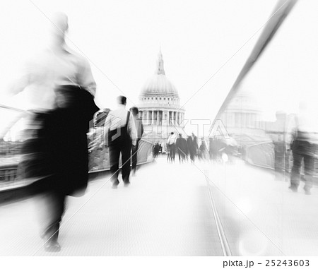 People Rushing in London People Rushing in London 25243603