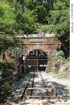 閉鎖中の大日影トンネル（深沢口）（山梨県甲州市） 25248488