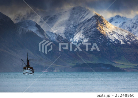 steam engine boat in wakatipu lake queenstown steam engine boat in wakatipu lake queenstown 25248960