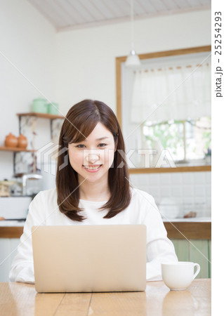 女性 ライフスタイルイメージ 女性 ライフスタイルイメージ 25254293