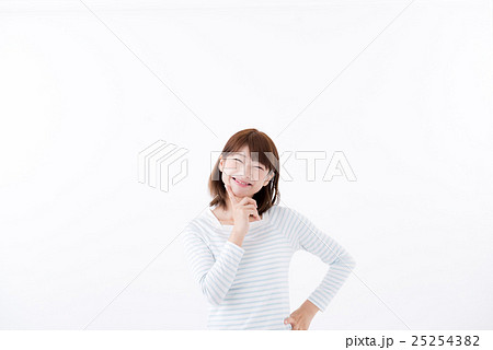 若い女性、ひらめき 25254382