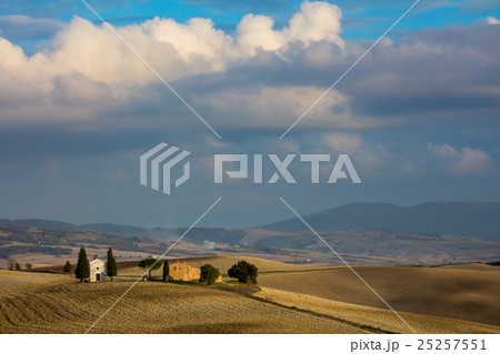Famous Tuscany Landmark - Beautiful Landscape Famous Tuscany Landmark - Beautiful Landscape 25257551