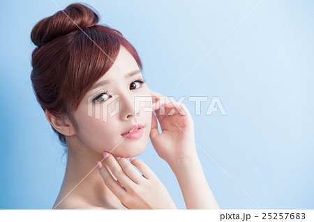 beauty woman smile to you 25257683