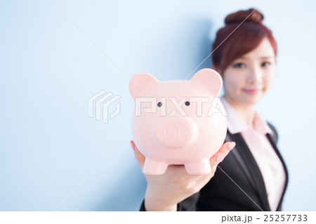 woman take pink piggy bank 25257733