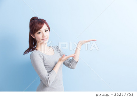 beauty girl student show something 25257753