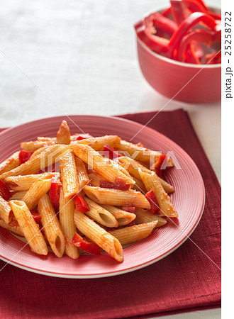 Penne with tomato sauce and fresh red pepper Penne with tomato sauce and fresh red pepper 25258722