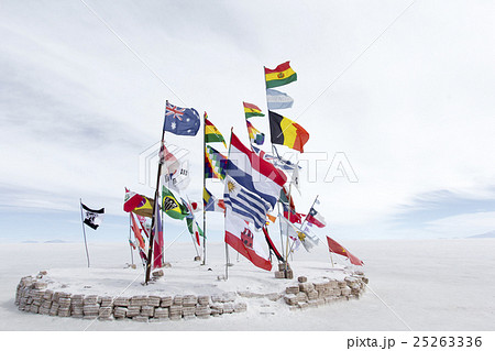World flags at Salar de Uyuni (Salt Flat), Bolivia World flags at Salar de Uyuni (Salt Flat), Bolivia 25263336