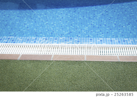 Outdoor swimming pool in summer 25263585