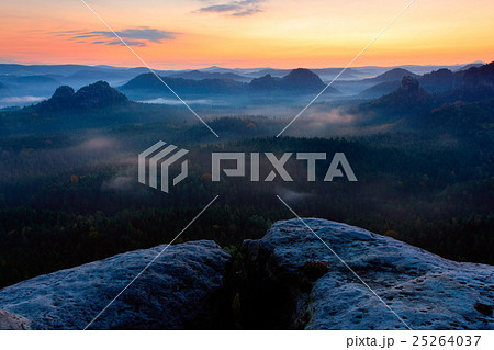 Kleiner Winterberg before sunrise, morning  25264037