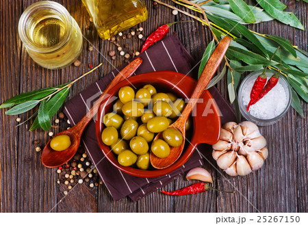 green olives green olives 25267150