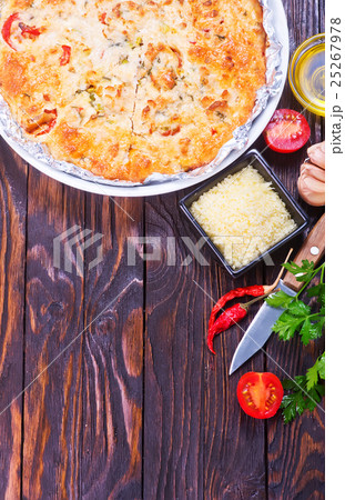 Pie with meat 25267978