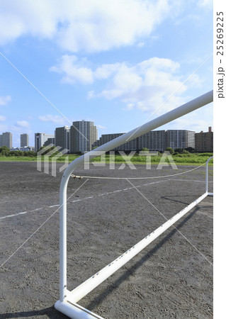 夏の多摩川河川敷 夏の多摩川河川敷 25269225
