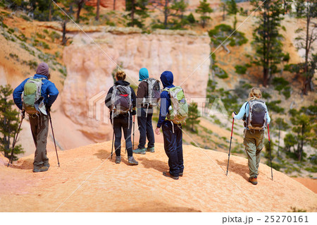 Group of hikers admiring view of sandstone hoodoos Group of hikers admiring view of sandstone hoodoos 25270161