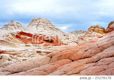 Sandstone formations in White Pocket, Arizona 25270179