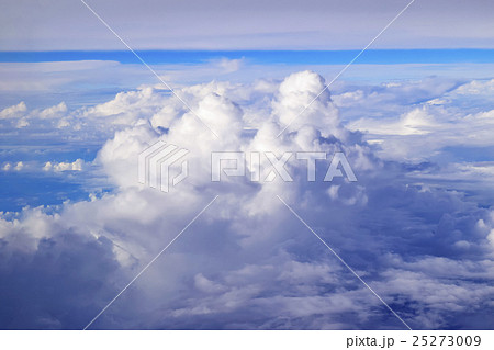 上空から見た積乱雲の写真素材