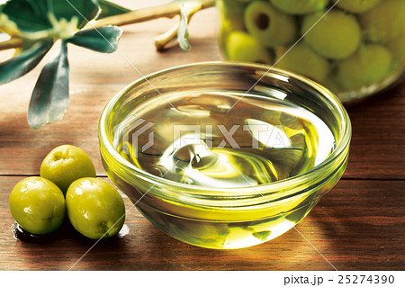 オリーブとオリーブオイル 25274390