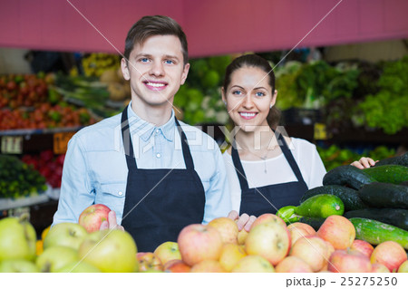 Young girl and a guy laid out apples 25275250