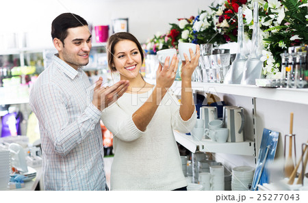 Couple buying ceramic tableware 25277043