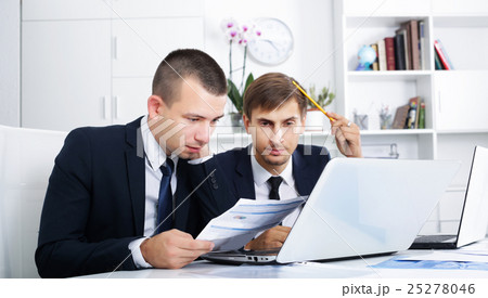 Business male assistants making mistake Business male assistants making mistake 25278046