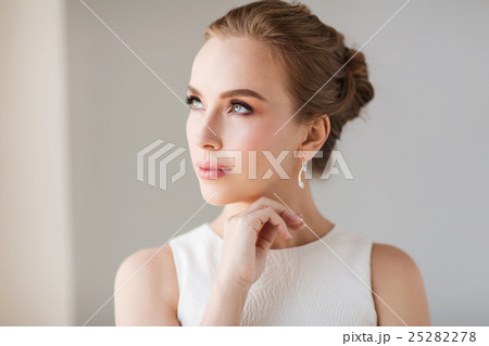 smiling woman in white dress with diamond jewelry smiling woman in white dress with diamond jewelry 25282278