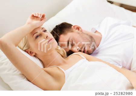 couple sleeping in bed at home 25282980