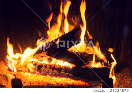 close up of firewood burning in fireplace close up of firewood burning in fireplace 25284679