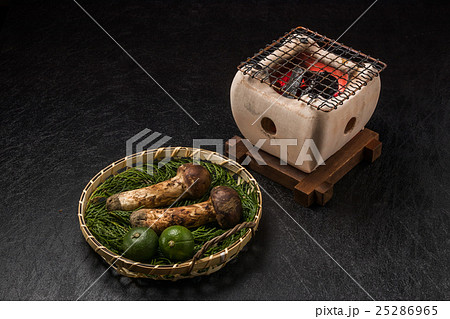 岩手県産　最高級松茸　 Domestic matsutake mushroom  25286965