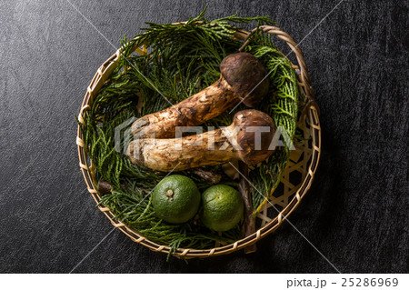 岩手県産　最高級松茸　 Domestic matsutake mushroom  25286969