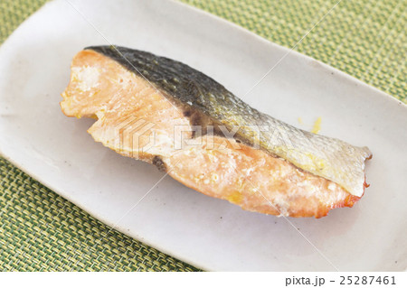 鮭の塩焼き 鮭の塩焼き 25287461